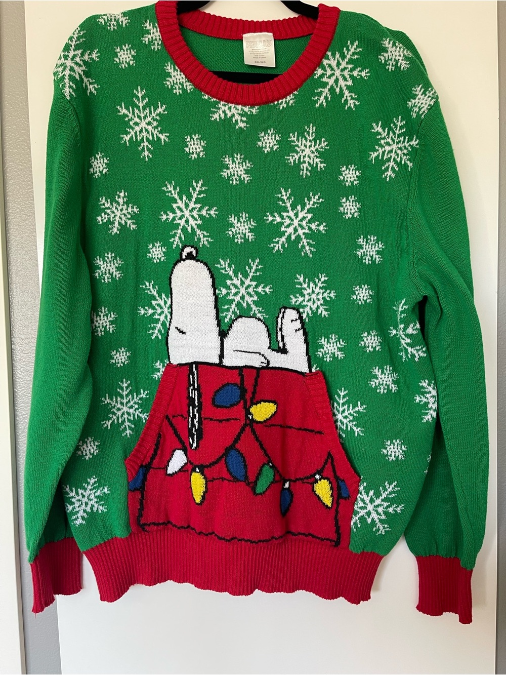 Peanuts Snoopy Christmas Sweater Adult XXL Green Doghouse Lights Snowflakes